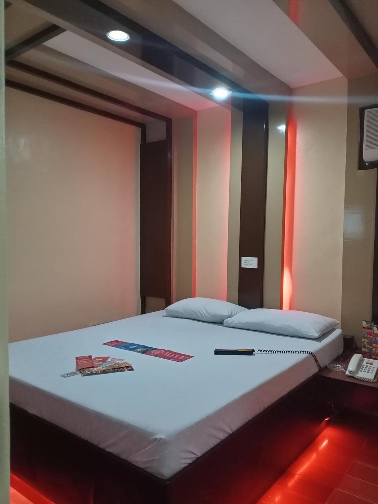 Hotel Sogo Edsa Taft Пасай Екстер'єр фото